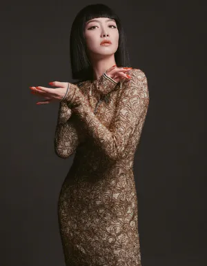 倪妮精致性感封面大片写真图片_2
