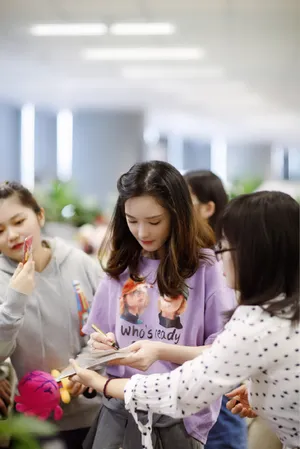 彭小苒甜美可爱活动照图片_4