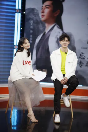 彭小苒甜美可爱活动照图片_7