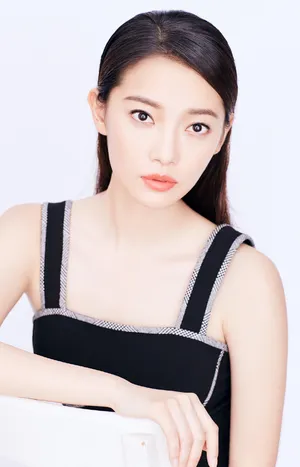 田依桐性感优雅时尚写真图片_4