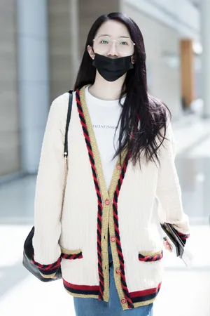 孟美岐文艺优雅机场街拍图片_3