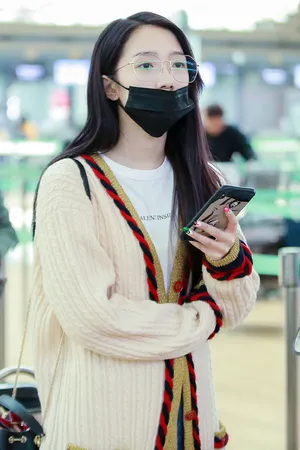 孟美岐文艺优雅机场街拍图片_6