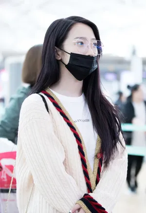 孟美岐文艺优雅机场街拍图片_7