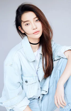 田依桐妩媚动人时尚写真图片