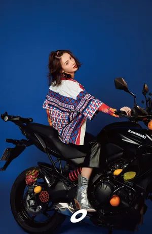 金晨机车风性感大片写真图片