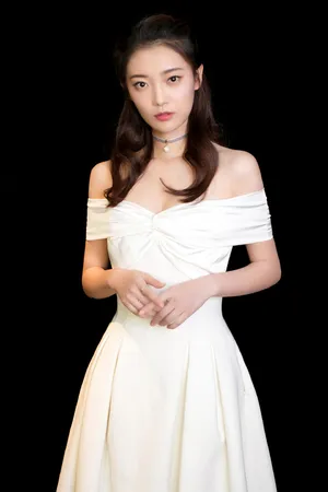 田依桐性感迷人活动写真图片_3