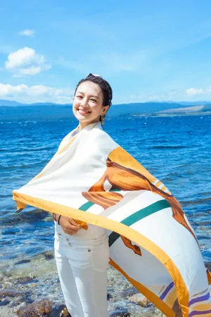 章子怡清新养眼海边写真图片