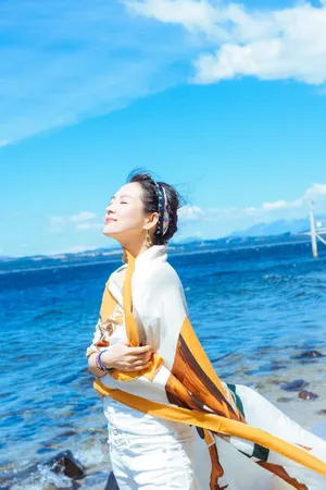 章子怡清新养眼海边写真图片_4