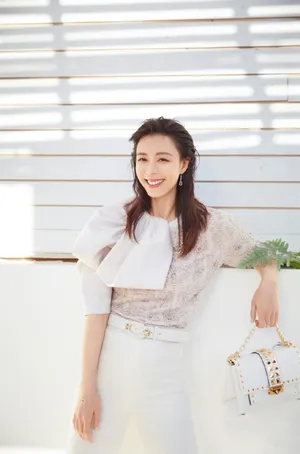 张静初纯白甜美写真图片