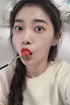 田依桐可爱俏皮自拍照图片_2