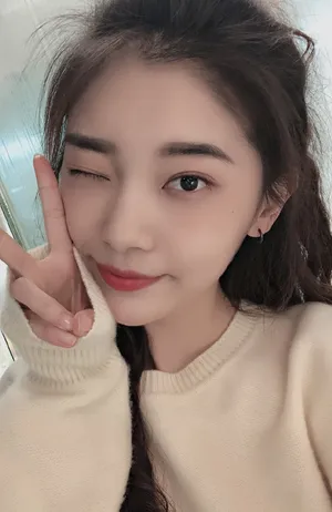 田依桐可爱俏皮自拍照图片_3