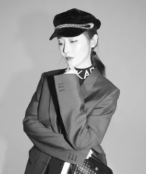 女演员李曼性感时尚写真图片_3