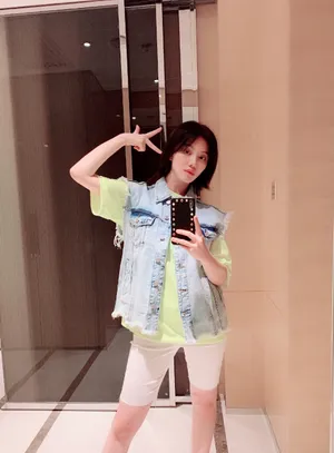 王鹤润清新俏皮自拍图片_3