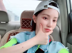 王鹤润清新俏皮自拍图片_6