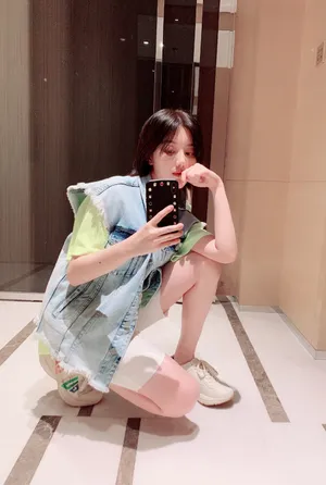 王鹤润清新俏皮自拍图片_8