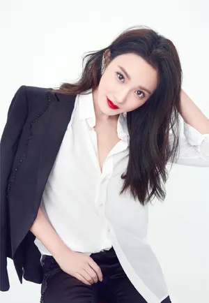 彭小苒率真知性写真图片