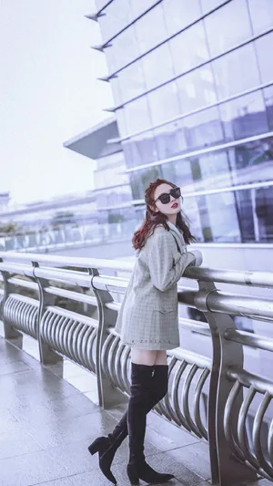 彭小苒俏皮机场街拍图片_4