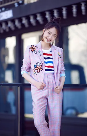 孙铱青春甜美时尚街拍图片_2