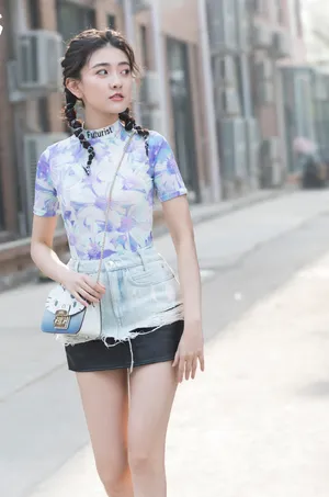 梁洁清新灵动街拍图片_3