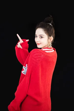 古力娜扎俏皮丸子头写真图片