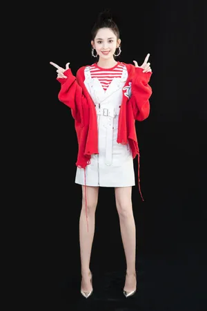 古力娜扎俏皮丸子头写真图片_3