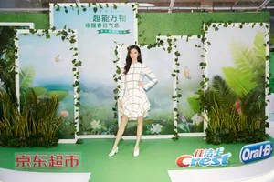 何穗清新性感活动写真图片