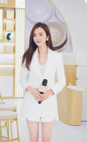 王晓晨清新淡雅活动照图片