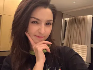 哈尼克孜清新俏皮自拍图片_5