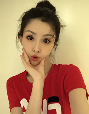 哈妮克孜俏皮可爱自拍图片_2