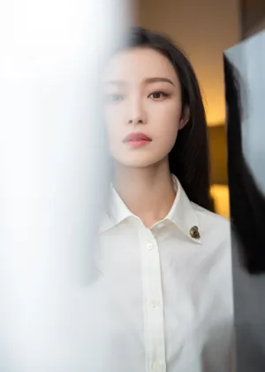 倪妮性感干练写真图片_4