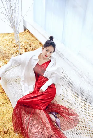 陈钰琪性感妩媚时尚杂志写真图片_3