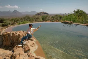 王俊凯阳光帅气旅拍图片_1