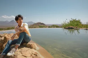 王俊凯阳光帅气旅拍图片_2
