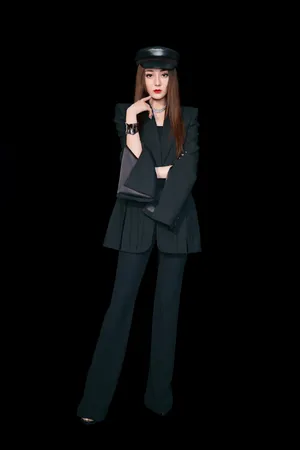 迪丽热巴酷美御姐范性感写真图片_1