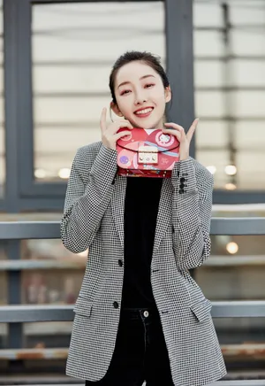 蒋梦婕清新性感活动照图片_1