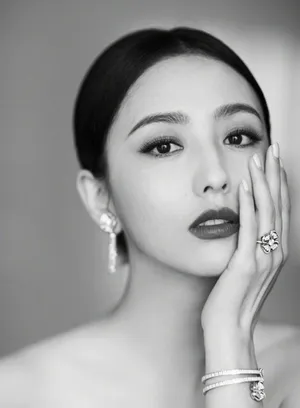 佟丽娅高贵优雅性感写真图片_5