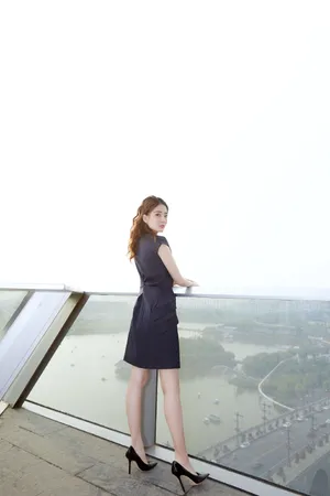 徐璐西安时尚周性感写真图片_3
