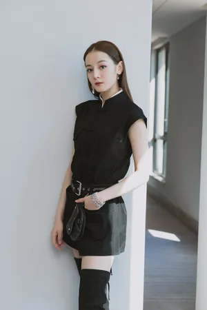 迪丽热巴酷帅性感写真图片_3