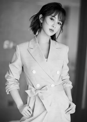 杨紫干练知性西装写真图片_4