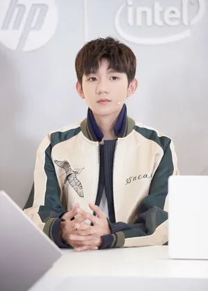 王源代言惠普星高清帅气图片_4