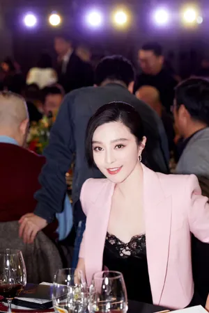 范冰冰爱奇艺九周年性感图片_5
