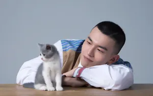 孔垂楠寸头帅气时尚写真图片_3