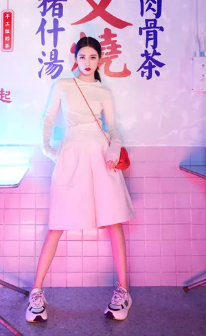 陈钰琪性感洒脱街拍图片_4