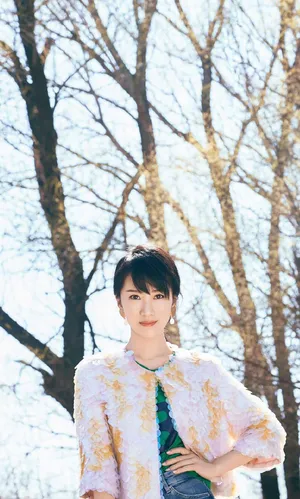 李念性感迷人时尚写真图片