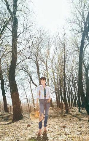 李念性感迷人时尚写真图片_4