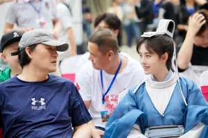 鞠婧祎《云上学堂》古风男装开机图片_2