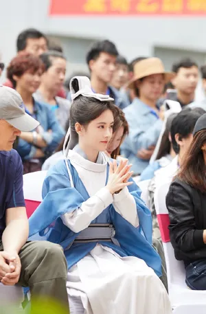 鞠婧祎《云上学堂》古风男装开机图片_5