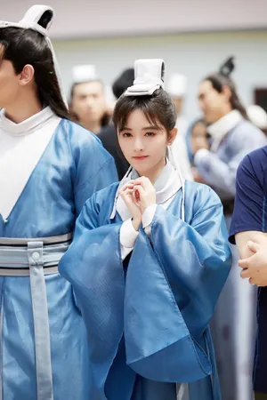 鞠婧祎《云上学堂》古风男装开机图片_7