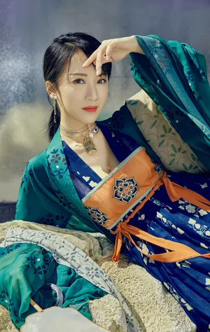 李念时尚魅力写真大片_6