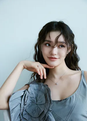 林允性感时尚杂志写真图片_8